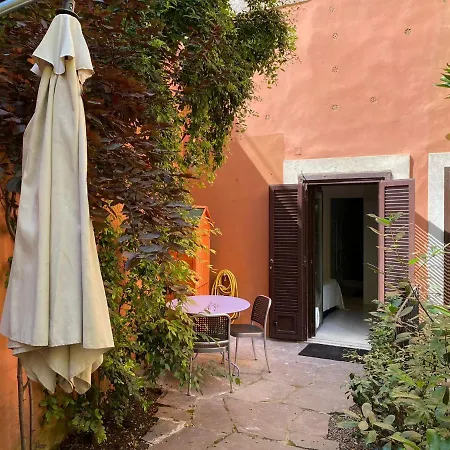 Rione Monti Studio Apt With Private Garden-3